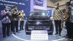 Menko Airlangga Keliling Arena GIIAS 2021