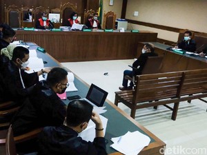 Hakim Ketua Beda Pendapat Vonis RJ Lino: Tiada Niat Jahat Patutnya Bebas