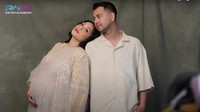 Raffi Ahmad memelihara cupang dan menghabiskan hingga harga puluhan juta. Cupang grade blue rim kesayangan Uya Kuya sempat ditawar Raffi hampir seharga Rp 30 juta, namun suami Astrid itu enggan melepas. Raffi juga sempat membeli cupang Denny Sumargo seharga Rp 25 juta.  (Foto: YouTube/Rans Entertainment)