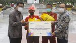 Paket Sembako untuk Petugas TMP di Hari Pahlawan