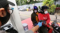 McDonald’s Salemba menerapkan protokol kesehatan ketat di tengah antusiasme publik akan program Cashback 50% dan Diskon 50.000 dari ShopeePay di Jakarta, Kamis (11/11/2021).
