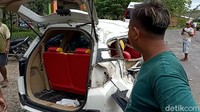 Sementara saat ini proses evakuasi kendaraan sudah hampir selesai. Bus dan minibus sudah ditepikan sehingga lalu lintas mulai lancar.