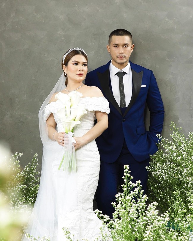 Aktor Miller Khan mempersunting Farina Rebecca kemarin. Dilihat dari berbagai postingan di Instagram, pasangan selebriti ini melangsung pernikahan di sebuah resort di Bali. Foto: Instagram @miller_khan