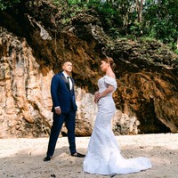 Penampilan Farina Rebecca semakin cantik bak ratu sehari saat memakai headpiece dari Rinaldy Yunardi. Foto: Instagram @miller_khan