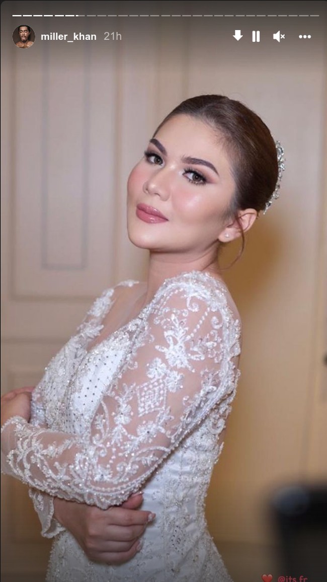 Begini penampilan cantik Farina Rebecca memakai kebaya putih ramai manik-manik untuk pernikahannya. Ia terlihat menawan degn makeup flawless dan tatanan rambut elegan. Foto: Instagram