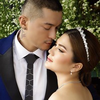 Miller Khan dan Farina Rebecca diketahui berpacaran sejak tahun lalu. Pria asal Malaysia itu pun melamarnya awal tahun ini di helikopter. Hubungan mereka sempat jadi perbincangan karena perbedaan agama.Foto: Instagram @miller_khan