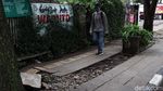 Duh! Trotoar di Jalan Gatot Subroto Bandung Rusak Parah