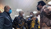 Try Sutrisno bersama Ketua MPr RI, Bambang Soesatyo menghadiri acara Seminar Nasional bertajuk investasi Berasaskan Pancasila, di Kompleks Parlemen Senayan, Jakarta, Kamis (11/11/2021).
