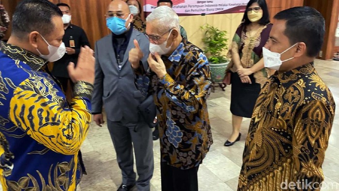 Mantan Wakil Presiden Jenderal Try Sutrisno kini berusia 85 tahun. Di usia senjanya, Try Sutrisno tetap aktif mengikuti berbagai kegiatan.
