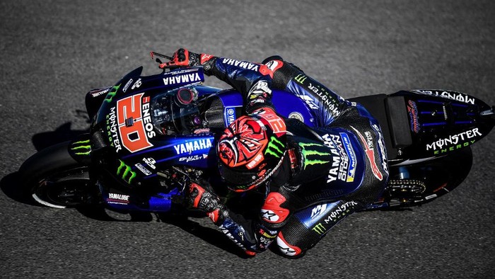 Monster Energy Yamaha MotoGPs French rider Fabio Quartararo rides during the morning warm up session ahead of the MotoGP race of the Portuguese Grand Prix at the Algarve International Circuit in Portimao, on November 7, 2021. (Photo by PATRICIA DE MELO MOREIRA / AFP)