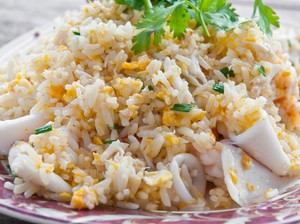 Resep Nasi Goreng Cumi dan Telur yang Gurih Mantap Buat Sarapan