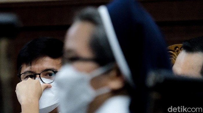 Saat 4 Suster Bersaksi di Sidang Kasus Lahan Rumah DP Rp 0 Sejumlah suster Carolus Boromeus bersaksi dalam sidang terdakwa eks Dirut Sarana Jaya Yoory Corneles. Sidang digelar terkait kasus korupsi lahan rumah DP Rp 0.