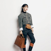 Shin Min Ah memancarkan pesonanya yang terlihat awet muda di usia 37 tahun. Dalam serangkaian foto, ia memakai perhiasan koleksi Gucci Jewelry. Foto: dok. Gucci