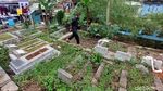 Terancam Longsor, Begini Kondisi Makam di TPU Cikutra Bandung