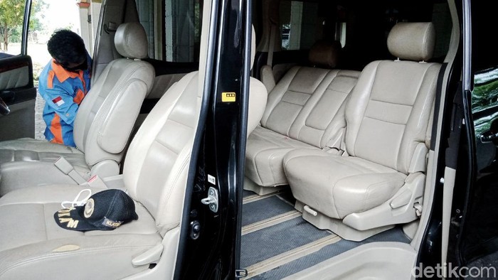 Relawan penanganan COVID-19 di Klaten mendapat surprise mobil Alphard dari hamba Allah. Mobil itu diamanahkan ke relawan untuk dijadikan ambulans kemanusiaan.