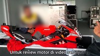 Direktur Eksekutif WSBK, Gregorio Lavilla, meminta maaf atas insiden tersebut dan menyatakan karyawan yang membuka kargo tersebut telah dipecat. Foto: (Internet)