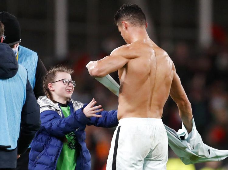 Addison Whelan Lolos dari Sanksi, Lihat Lagi Momen CR7 Kasih Jersey