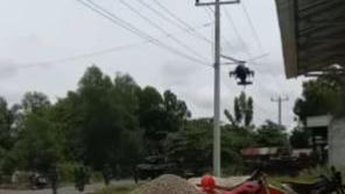 Atap rusak akibat angin dari helikopter diperbaiki TNI (dok. Istimewa)