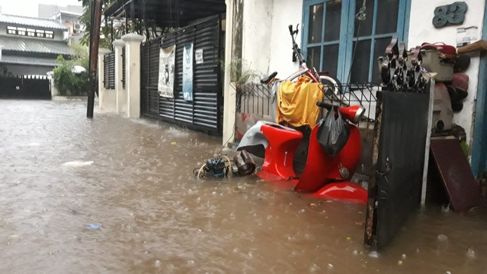Banjir rendam ruas Jalan Tegal Parang Selatan III (Rakha-detikcom)