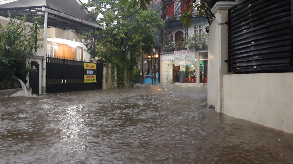 Banjir rendam ruas Jalan Tegal Parang Selatan V (Rakha-detikcom)