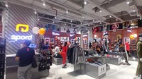 Business Development and Sport Lifestyle PT Trans Retail Indonesia Gigi Abraham menambahkan spord menawarkan perpaduan merek dan produk yang memungkinkan konsumen tetap bugar.  