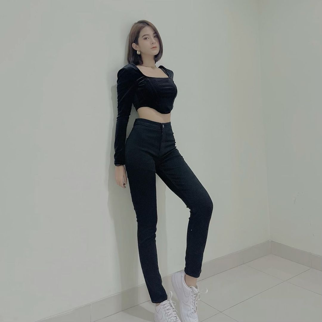 Chelsea van Meijr, personel girlband StarBe yang merupakan happy virus dari grup tersebut. Belum lama ini Chelsea berbincang dengan detikcom soal mimpi dan cita-citanya di dunia hiburan Tanah Air.