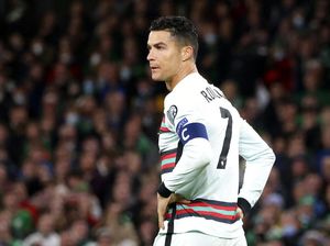 Suporter Irlandia Bentangkan Poster CR7, tapi Bukan Ronaldo