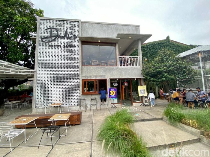 Dadi’s Coffee Garden: Ada Udon Tek Tek dan Kopi Susu Pisang di Coffee Shop Kece Depok