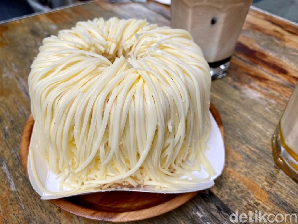 Dadi's Coffee Garden: Ada Udon Tek Tek dan Kopi Susu Pisang di Coffee Shop Kece Depok