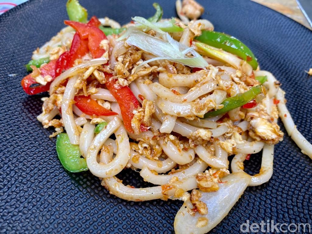 Dadi's Coffee Garden: Ada Udon Tek Tek dan Kopi Susu Pisang di Coffee Shop Kece Depok