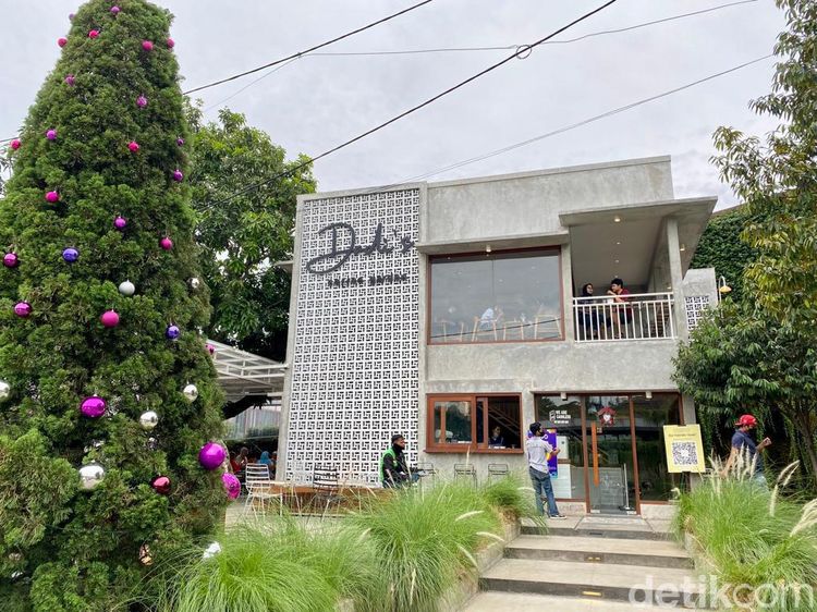 Nyantai di Coffee Shop Kece di Depok, Cicip Udon Tek Tek dan Es Kopi Susu