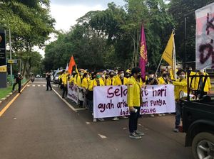 Guru Besar-Mahasiswa UI Demo Rektor Minta Statuta Dicabut