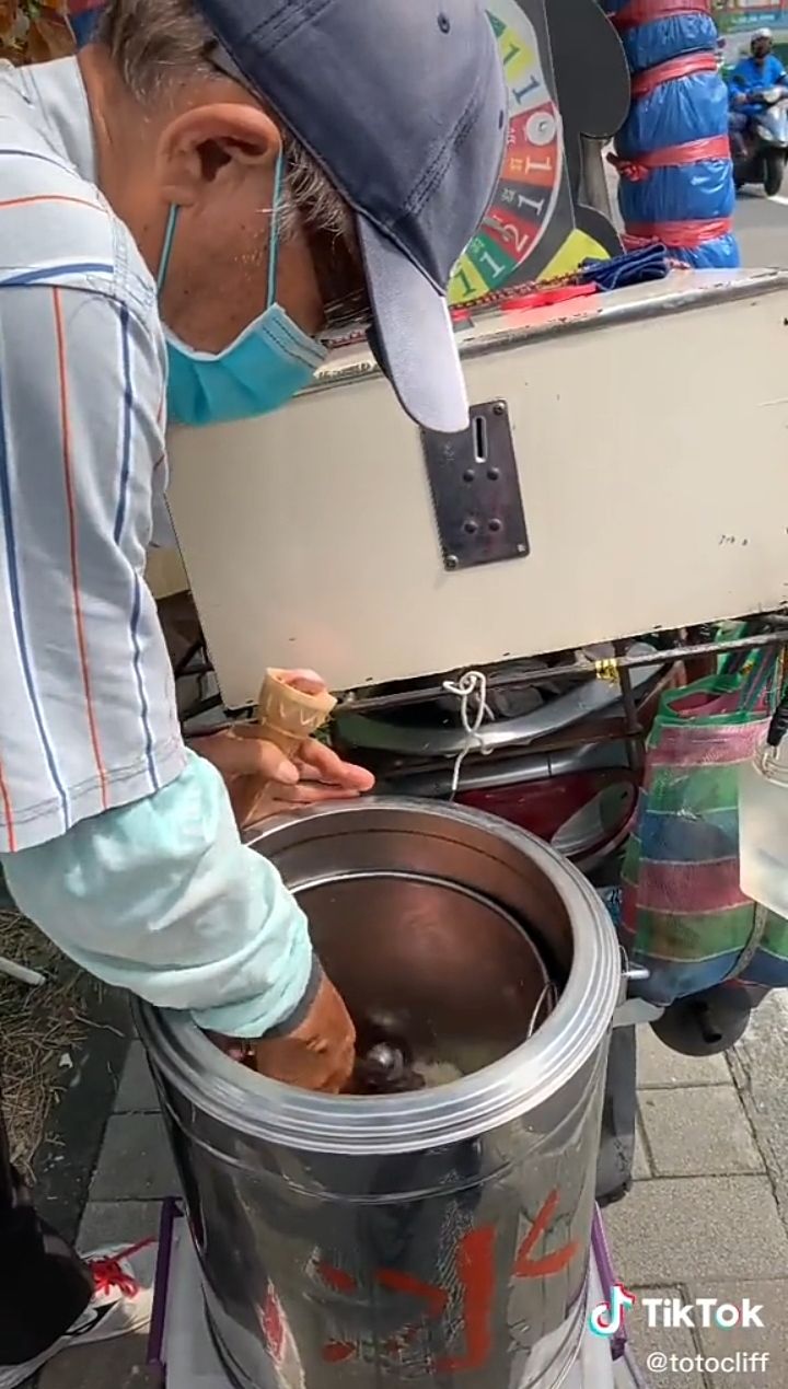 Unik! Penjual Ini Gunakan Roda Undian untuk Tentukan Jumlah Es Krim