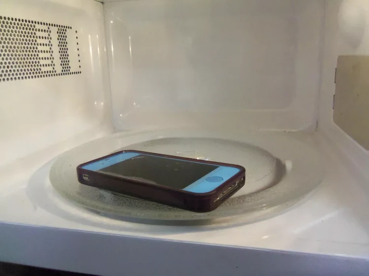 Foto Life Hacks Life Hacks dimaksudkan untuk membuat segala sesuatu menjadi lebih mudah. Tapi kalau jadi bikin kesel, mending nggak usah dilihat apalagi dipraktikkan.