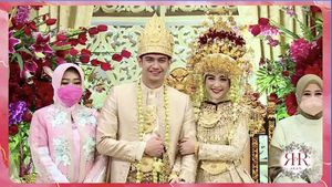 7 Potret Pernikahan Ria Ricis dan Teuku Ryan, Mewah Bernuansa Emas
