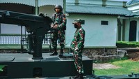 Sementara itu sejumlah kegiatan juga dilakukan prajurit di Markas Yonzipur 10 Kostrad, Pasuruan. 