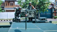Latihan drill taktis dan teknis ini menggunakan Alat M3 Amphibious Pontoon yang berlangsung seolah-olah dihadapkan dengan situasi keadaan medan yang sebenarnya.