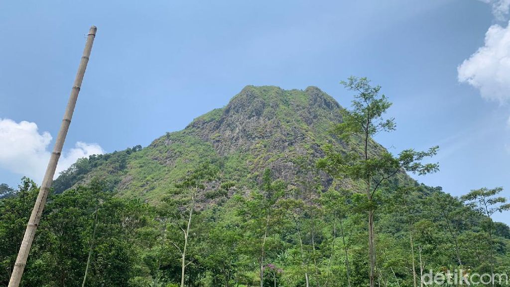 Gunung Batu Jonggol yang Menyimpan Kisah Tragis dan Mistis