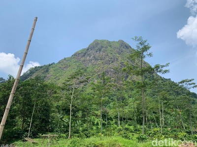 Ada Kisah Tragis di Balik Panorama Indah Gunung Batu Jonggol