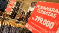 Uniqlo juga akan membuka gerai baru di Bekasi Grand Metropolitan.