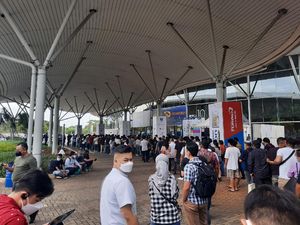 Hari ke-2 GIIAS 2021 Diserbu Pengunjung, Awas Jaga Jarak!