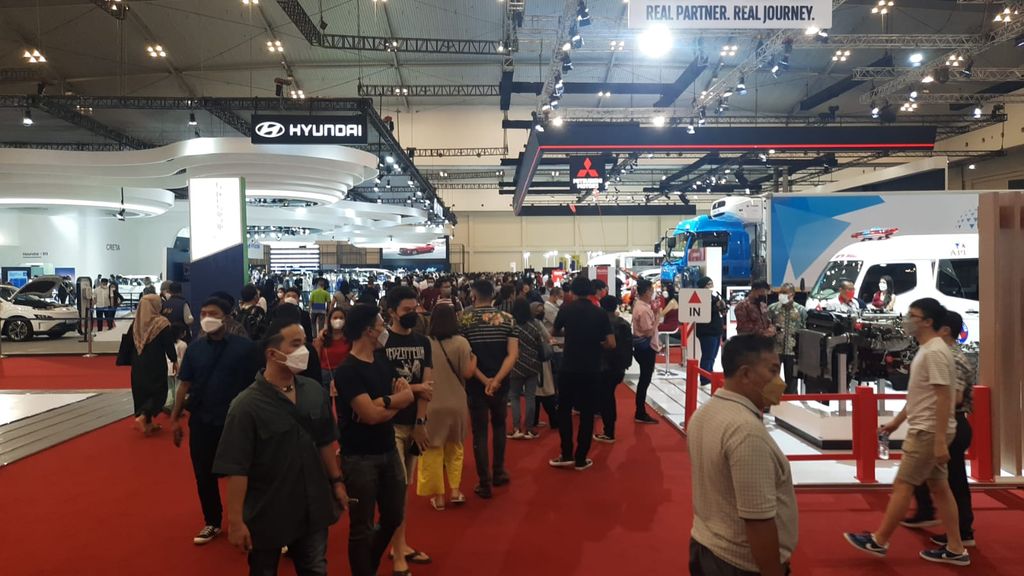 Hari ke-2 GIIAS 2021 diserbu pengunjung.