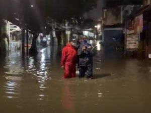 Hujan Deras Guyur Jakarta, Kawasan Kemang Utara Terendam Banjir