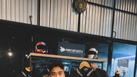 Dia bercerita, mulanya tak tahu jika jaket itu akan dikenakan Jokowi. Foto: Dok. Rabbit and Wheels