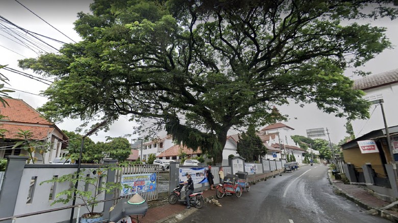 Jalan Pemuda Depok Salah satu gedung peninggalan Belanda di Jalan Jalan Pemuda Depok