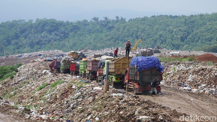 Jam operasional baru TPA Sarimukti batal diterapkan