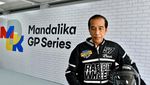 Gaya Retro Jokowi Saat Jajal Sirkuit Mandalika