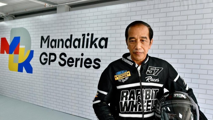 Jokowi Jajal Sirkuit Mandalika Naik Motor RI 1 (Foto: Fotografer Istana Kepresidenan Agus Suparto)