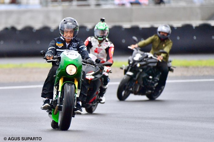 Jokowi Jajal Sirkuit Mandalika Naik Motor RI 1 (Foto: Fotografer Istana Kepresidenan Agus Suparto)