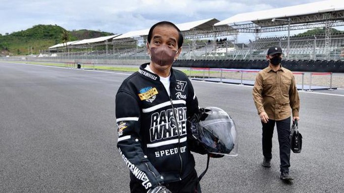 Jokowi Jajal Sirkuit Mandalika Naik Motor RI 1 (Foto: Fotografer Istana Kepresidenan Agus Suparto)